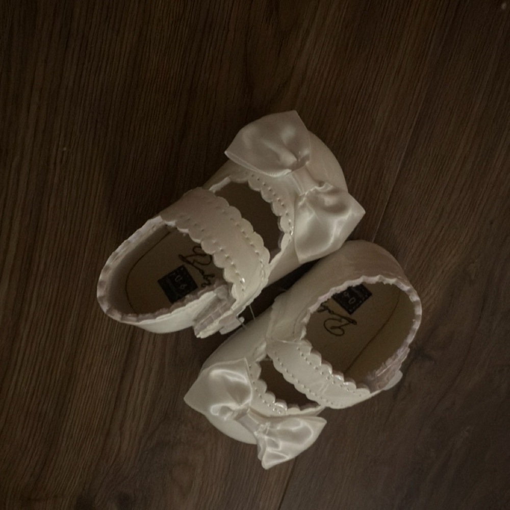 Elegant White Kids Shoes with Bows